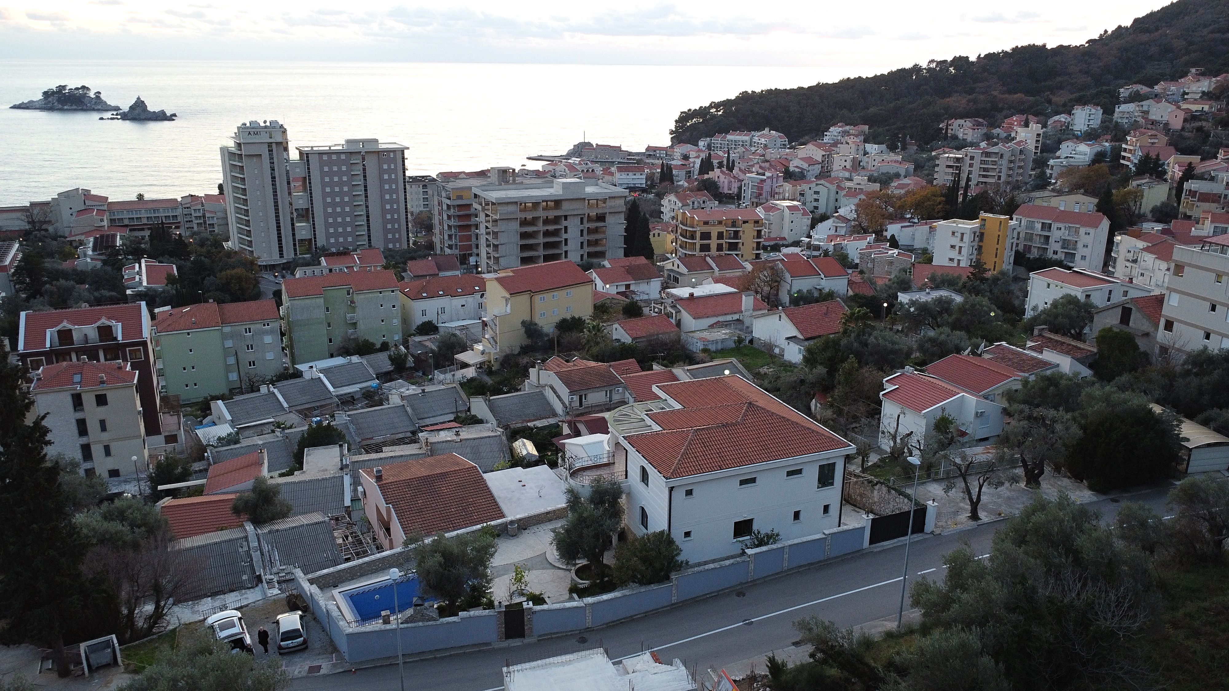 Luksuzna vila 422m2 sa bazenom i panoramskim pogledom,Petrovac (Budva) - Amfora Real Estate