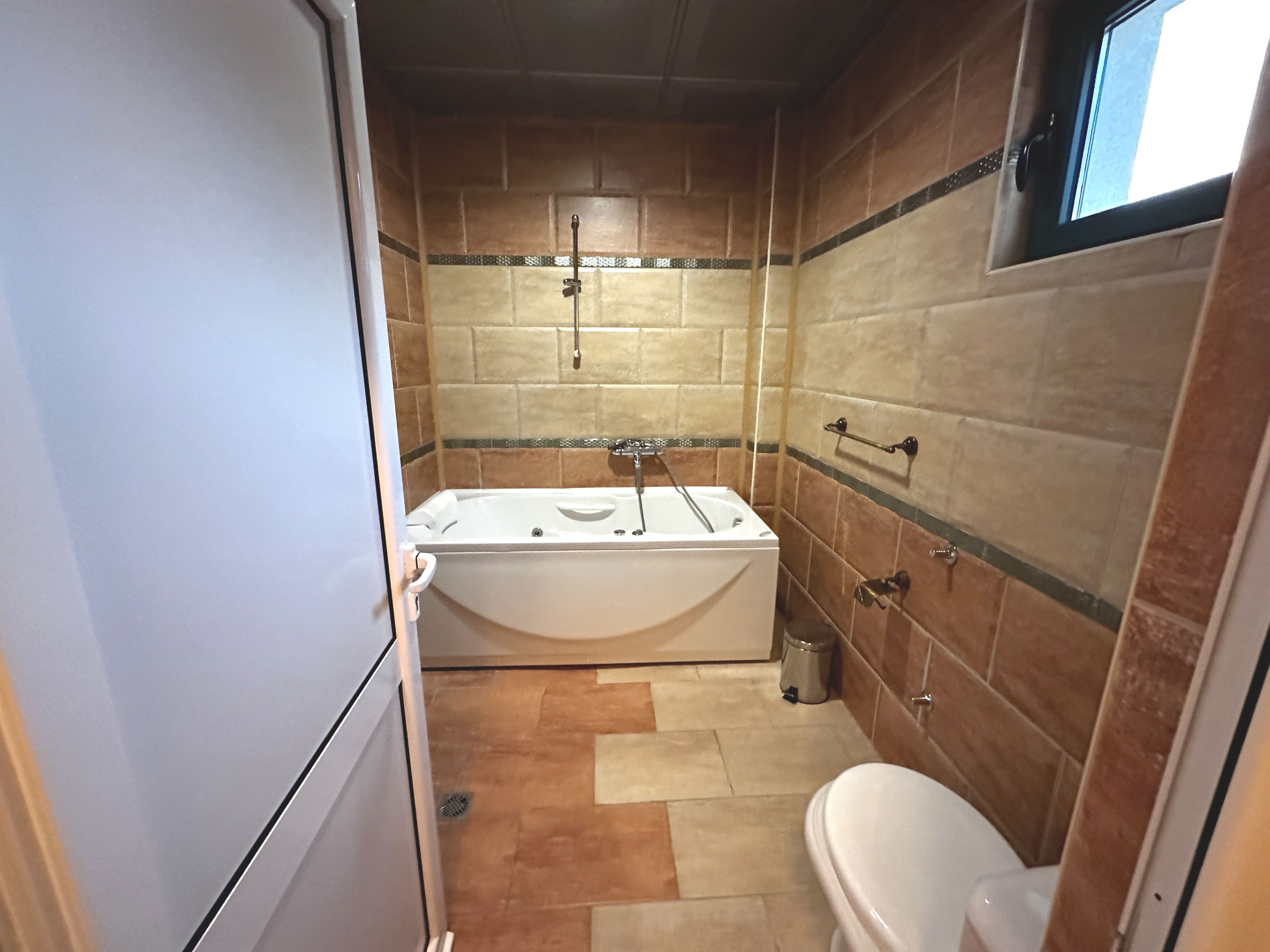 Luksuzna vila 422m2 sa bazenom i panoramskim pogledom,Petrovac (Budva) - Amfora Real Estate