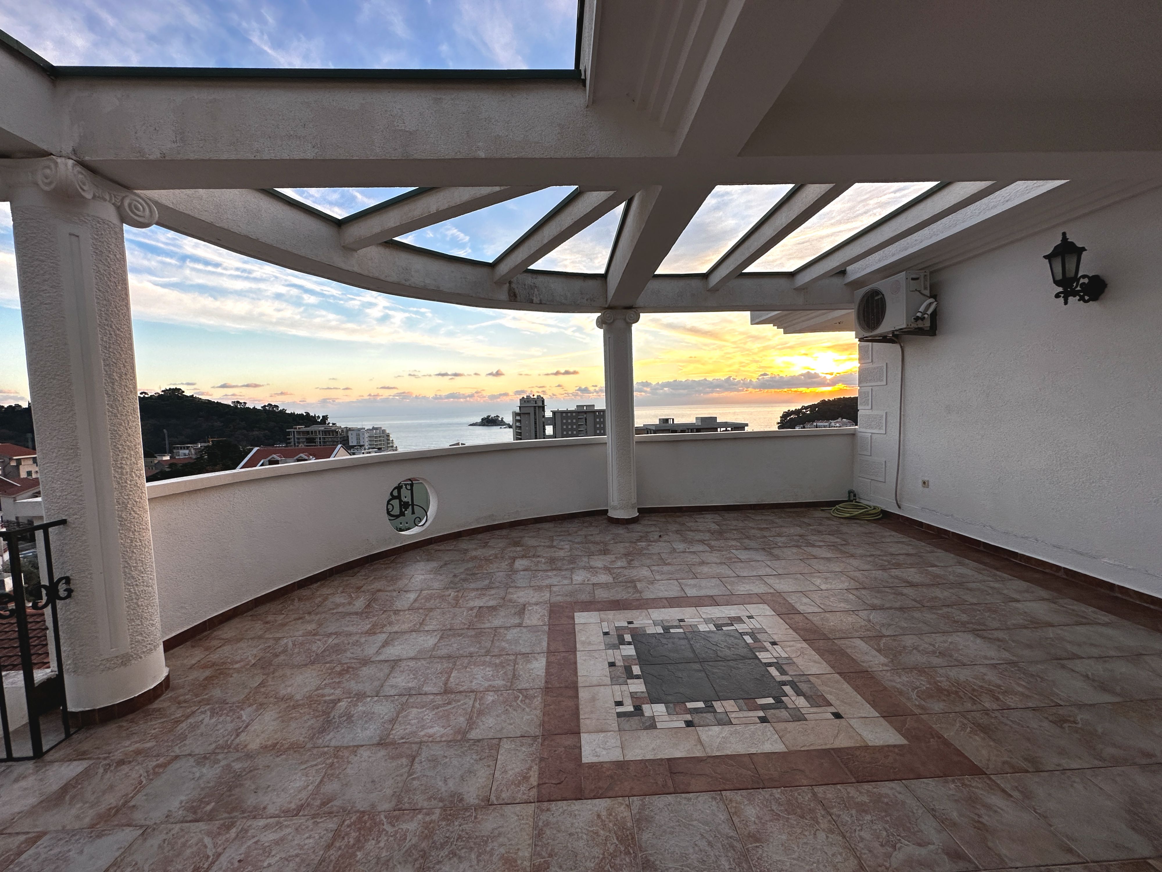 Luksuzna vila 422m2 sa bazenom i panoramskim pogledom,Petrovac (Budva) - Amfora Real Estate