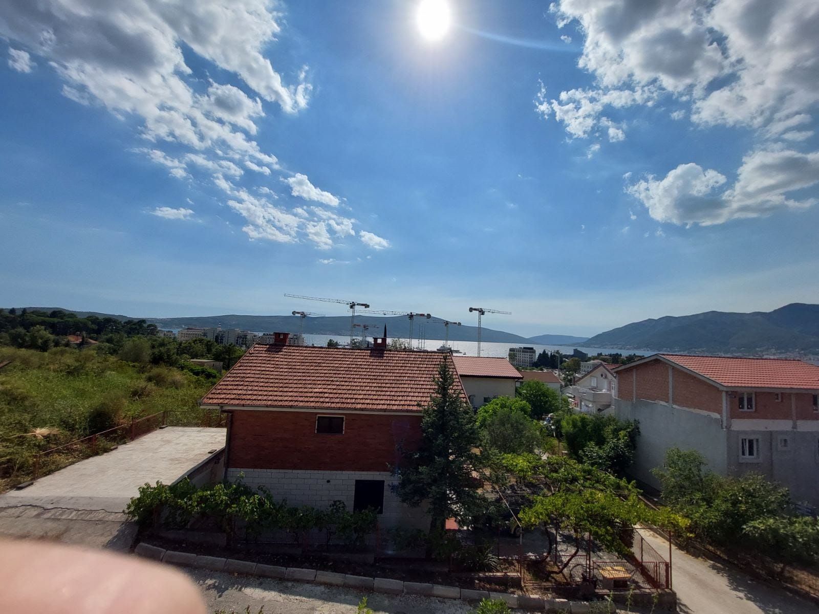 Dvospratna kuća 135m2 sa placem od 500m2 u neposrednoj blizini Porto Montenegro,Tivat  . HITNA PRODAJA! - Amfora Real Estate