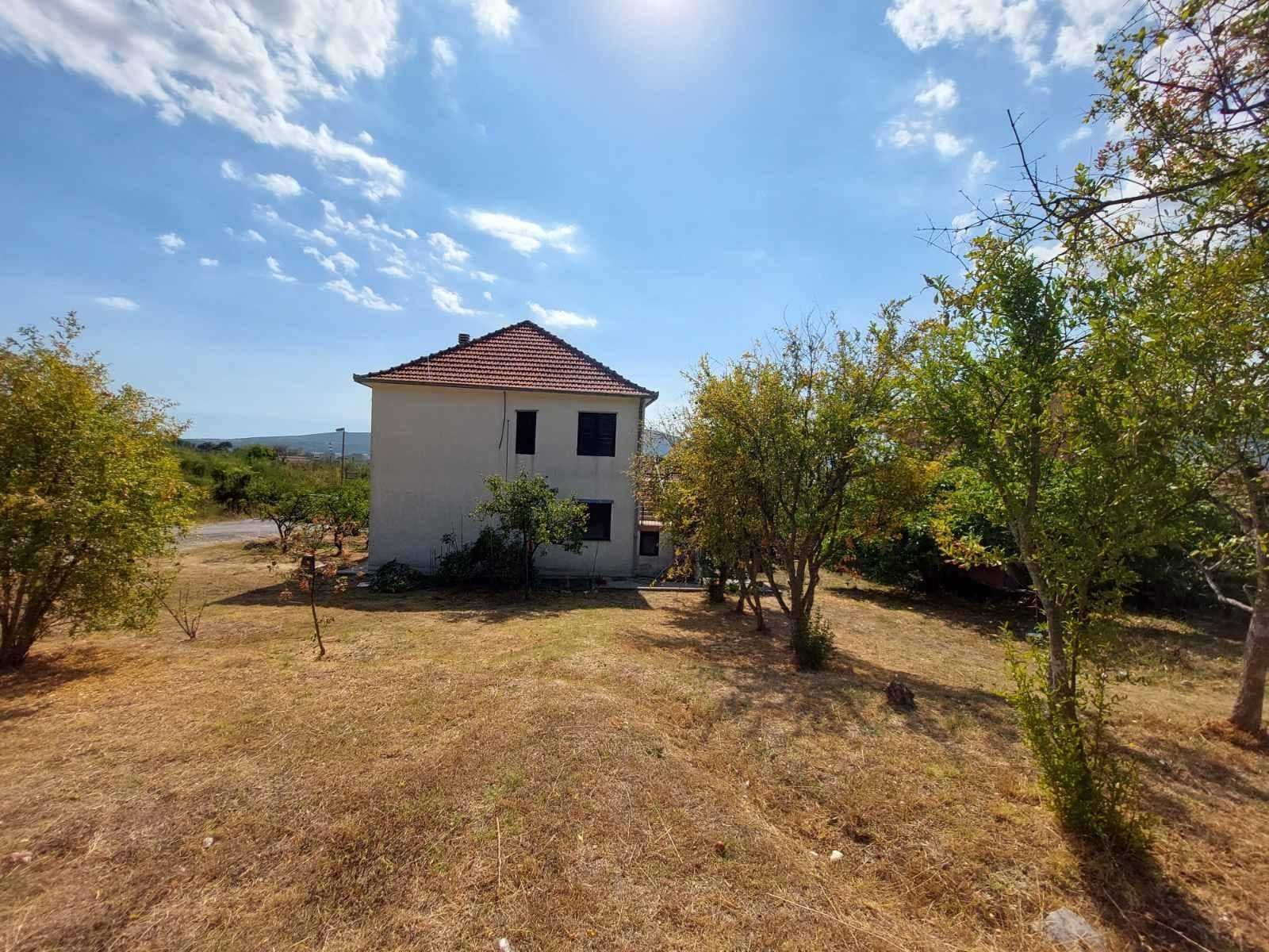 Dvospratna kuća 135m2 sa placem od 500m2 u neposrednoj blizini Porto Montenegro,Tivat  . HITNA PRODAJA! - Amfora Real Estate