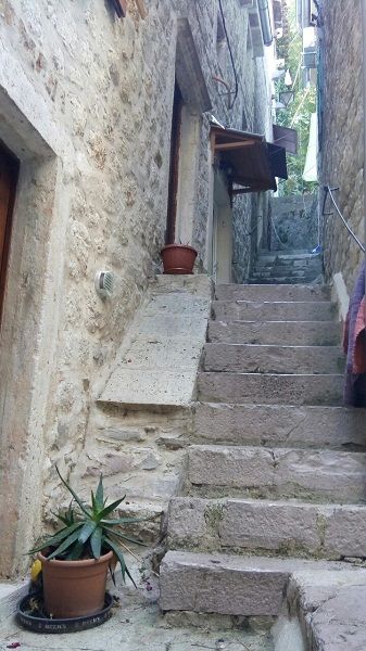 Dvospratna kuca 157m2 sa dvoristem na atraktivnoj lokaciji,Stari grad,Kotor. - Amfora Real Estate