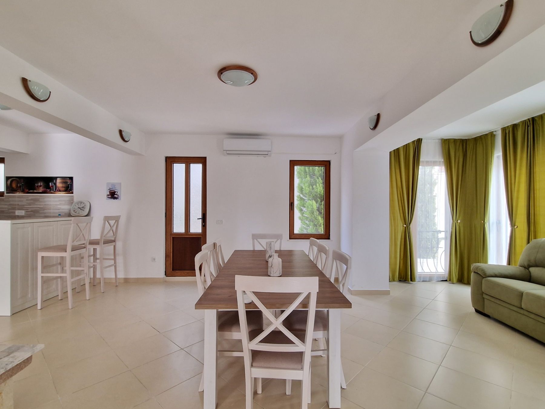 Prodaja-Ekskluzivna vila 364m2 sa bazenom i panoramskim pogledom,u naselju Carsko selo iznad ostrva Sveti Stefan (Budvanska rivijera) - Amfora Real Estate