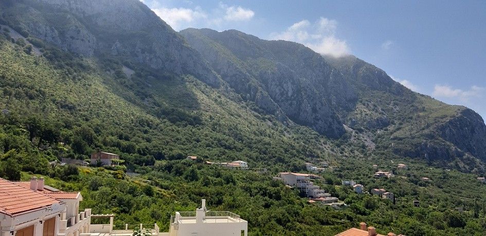 Prodaja-Ekskluzivna vila 364m2 sa bazenom i panoramskim pogledom,u naselju Carsko selo iznad ostrva Sveti Stefan (Budvanska rivijera) - Amfora Real Estate