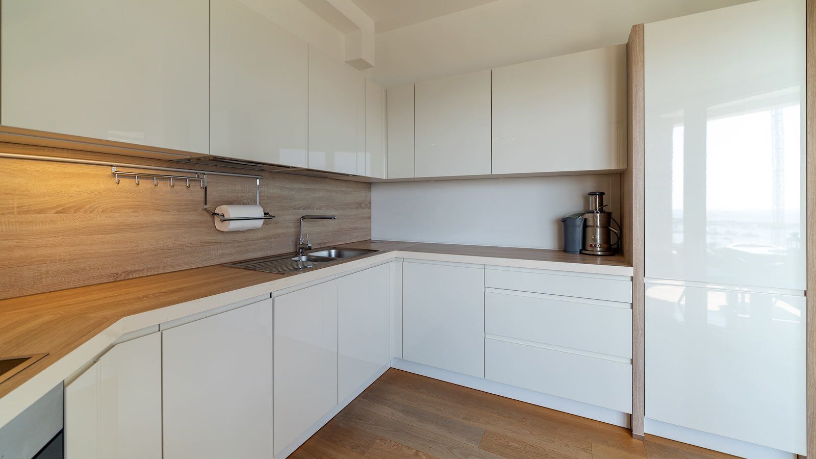 Luksuzan dvosoban stan 121m2 na drugoj liniji do mora, pogled na more, moderan dizajn i enterijer, NA SAMO 100 METARA OD MORA – BUDVA.. - Amfora Real Estate