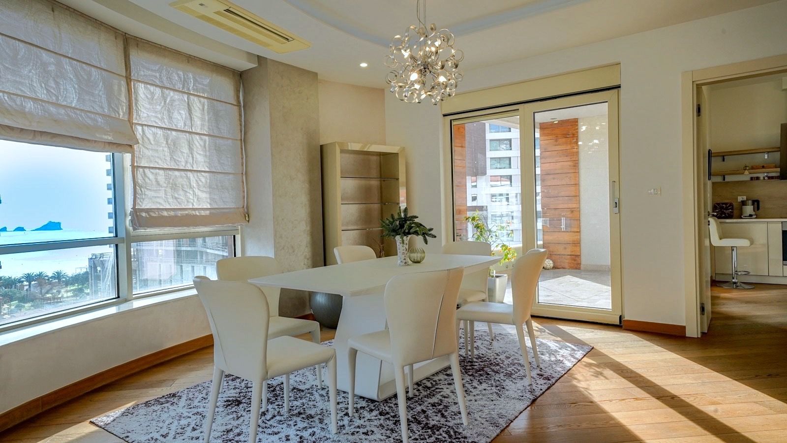 Luksuzan dvosoban stan 121m2 na drugoj liniji do mora, pogled na more, moderan dizajn i enterijer, NA SAMO 100 METARA OD MORA – BUDVA.. - Amfora Real Estate