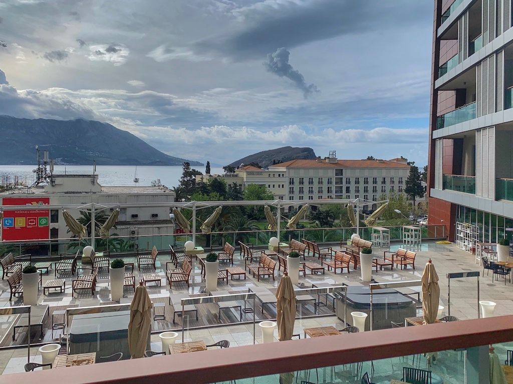 Poslovni prostor (70m2) visoke klase u  kompleksu TQ Plaza u strogom centru Budve - Amfora Real Estate