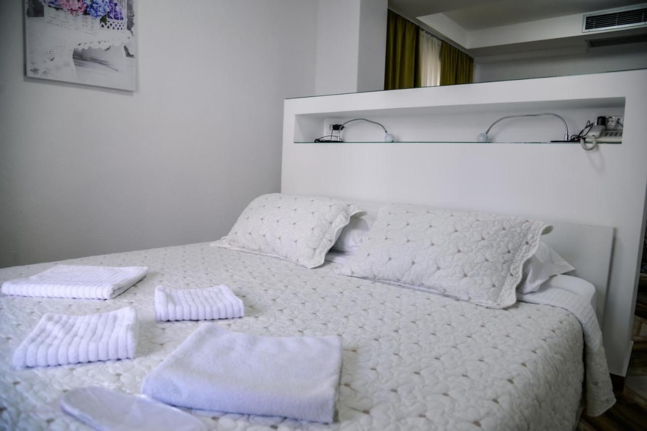 Hotel 550m2 na samo 50 metara od mora i 100 metara od istorijskog centra grada,Kotor. - Amfora Real Estate