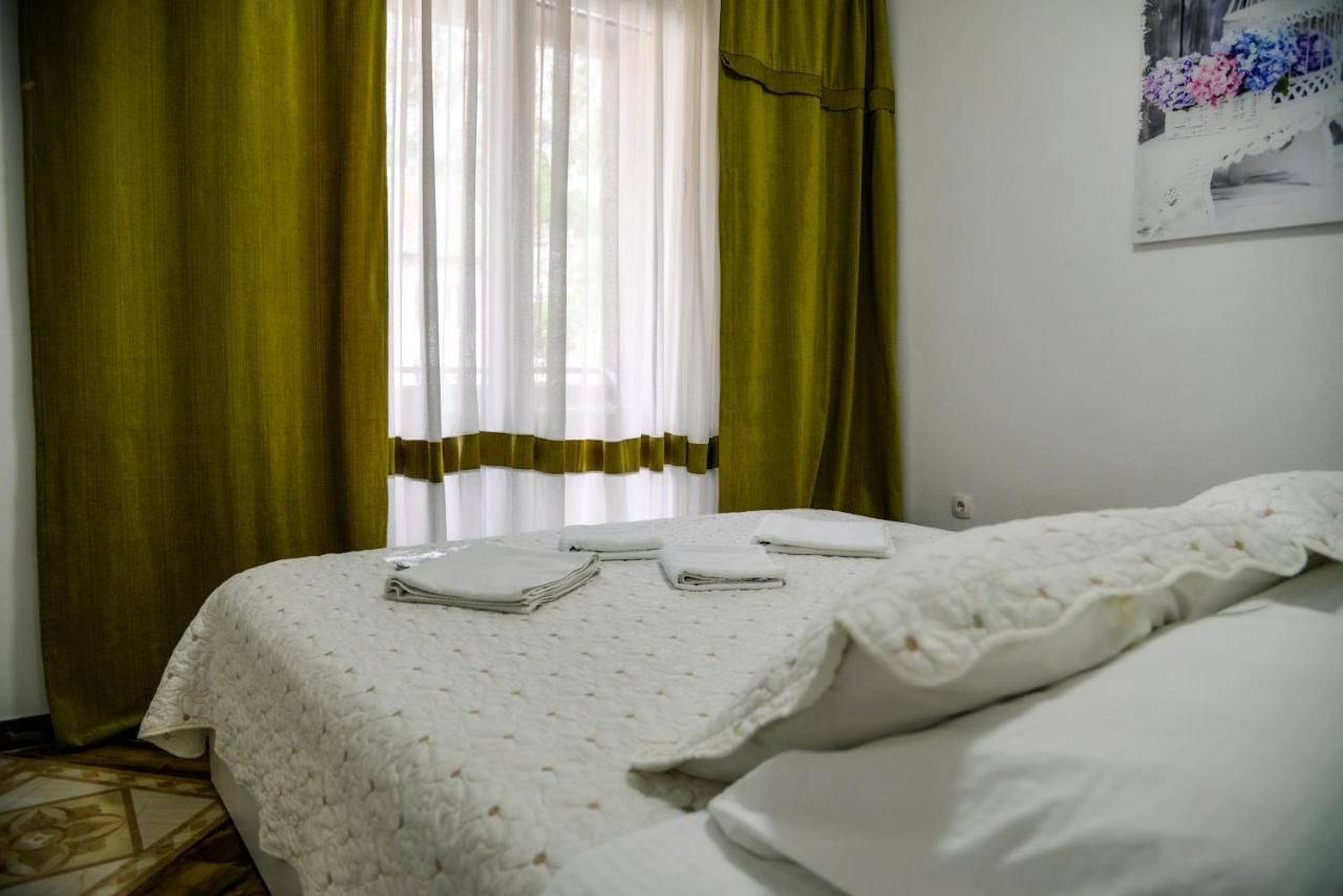 Hotel 550m2 na samo 50 metara od mora i 100 metara od istorijskog centra grada,Kotor. - Amfora Real Estate