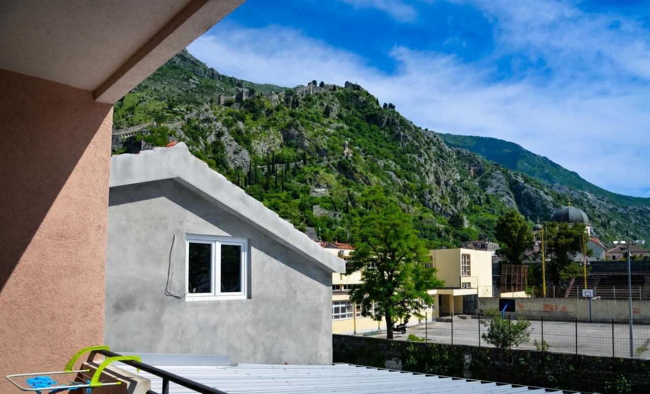 Hotel 550m2 na samo 50 metara od mora i 100 metara od istorijskog centra grada,Kotor. - Amfora Real Estate