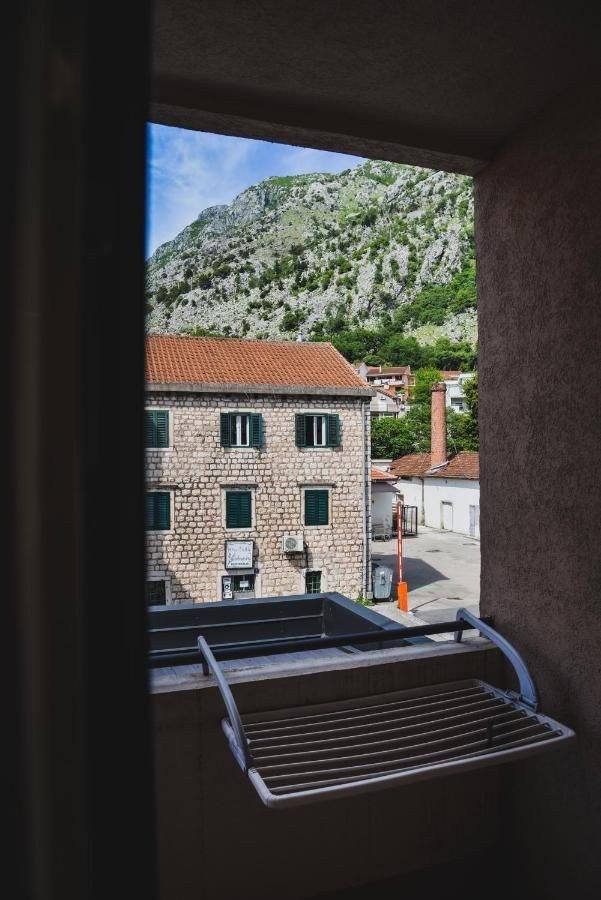Hotel 550m2 na samo 50 metara od mora i 100 metara od istorijskog centra grada,Kotor. - Amfora Real Estate