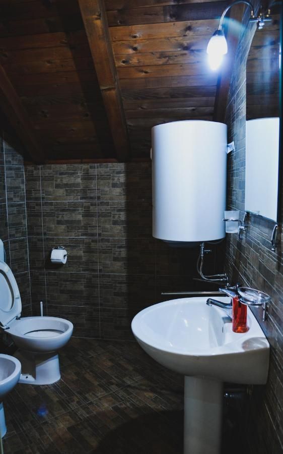 Hotel 550m2 na samo 50 metara od mora i 100 metara od istorijskog centra grada,Kotor. - Amfora Real Estate