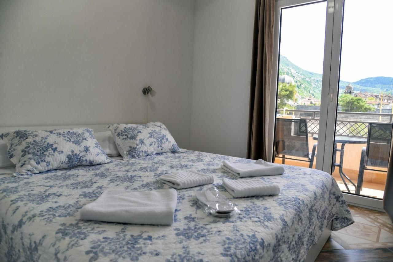 Hotel 550m2 na samo 50 metara od mora i 100 metara od istorijskog centra grada,Kotor. - Amfora Real Estate