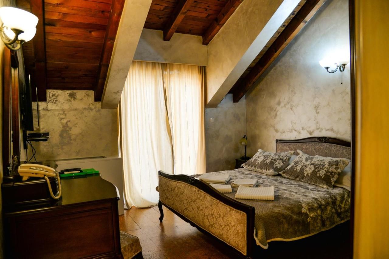 Hotel 550m2 na samo 50 metara od mora i 100 metara od istorijskog centra grada,Kotor. - Amfora Real Estate