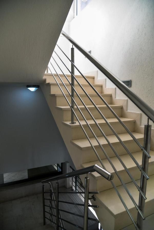 Hotel 550m2 na samo 50 metara od mora i 100 metara od istorijskog centra grada,Kotor. - Amfora Real Estate