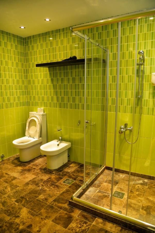 Hotel 550m2 na samo 50 metara od mora i 100 metara od istorijskog centra grada,Kotor. - Amfora Real Estate