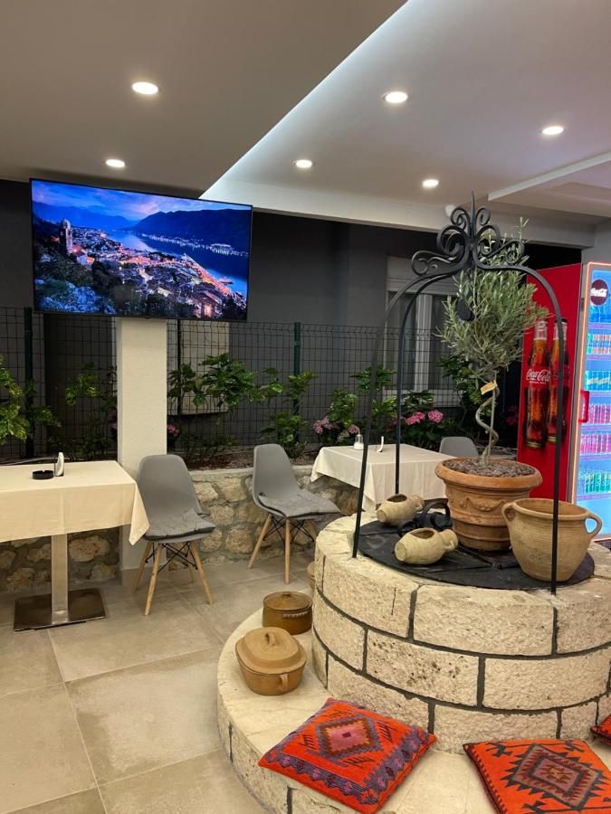 Hotel 550m2 na samo 50 metara od mora i 100 metara od istorijskog centra grada,Kotor. - Amfora Real Estate