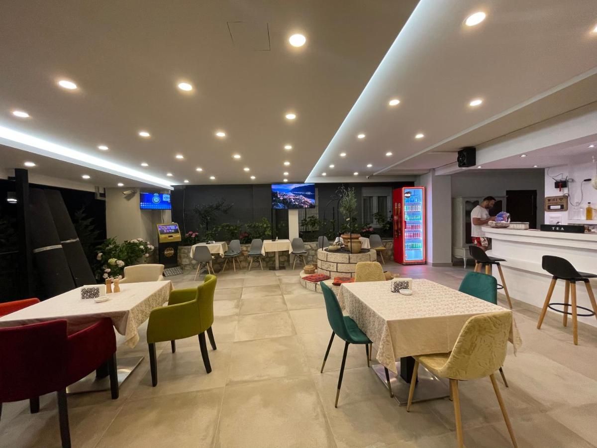 Hotel 550m2 na samo 50 metara od mora i 100 metara od istorijskog centra grada,Kotor. - Amfora Real Estate