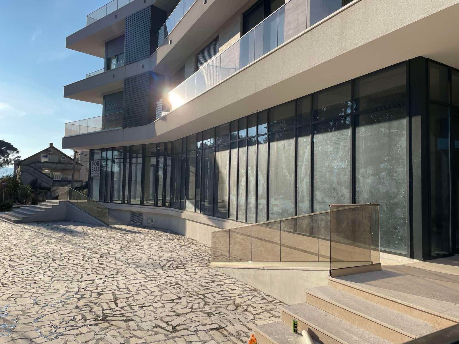 Poslovni Prostor 145m² u Novoj Zgradi na Atraktivnoj Lokaciji, Tivat - Donja Lastva - Amfora Real Estate