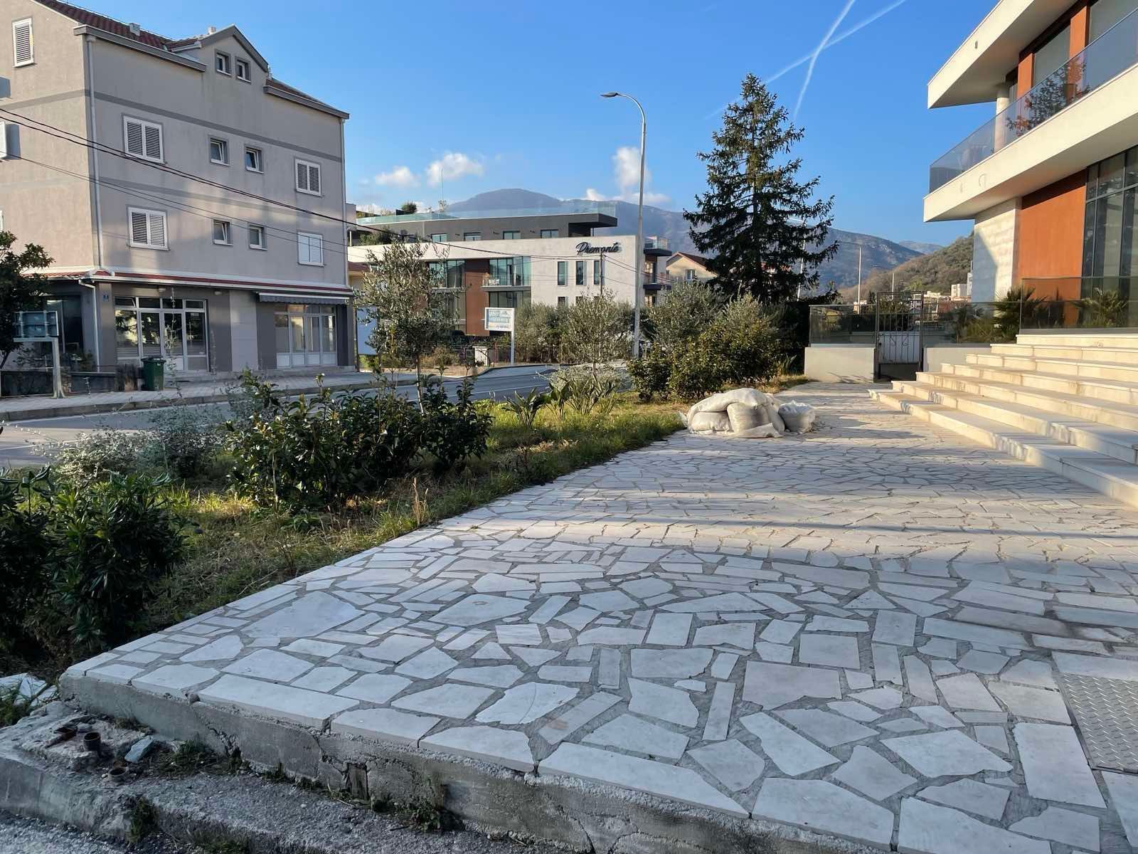 Poslovni Prostor 145m² u Novoj Zgradi na Atraktivnoj Lokaciji, Tivat - Donja Lastva - Amfora Real Estate