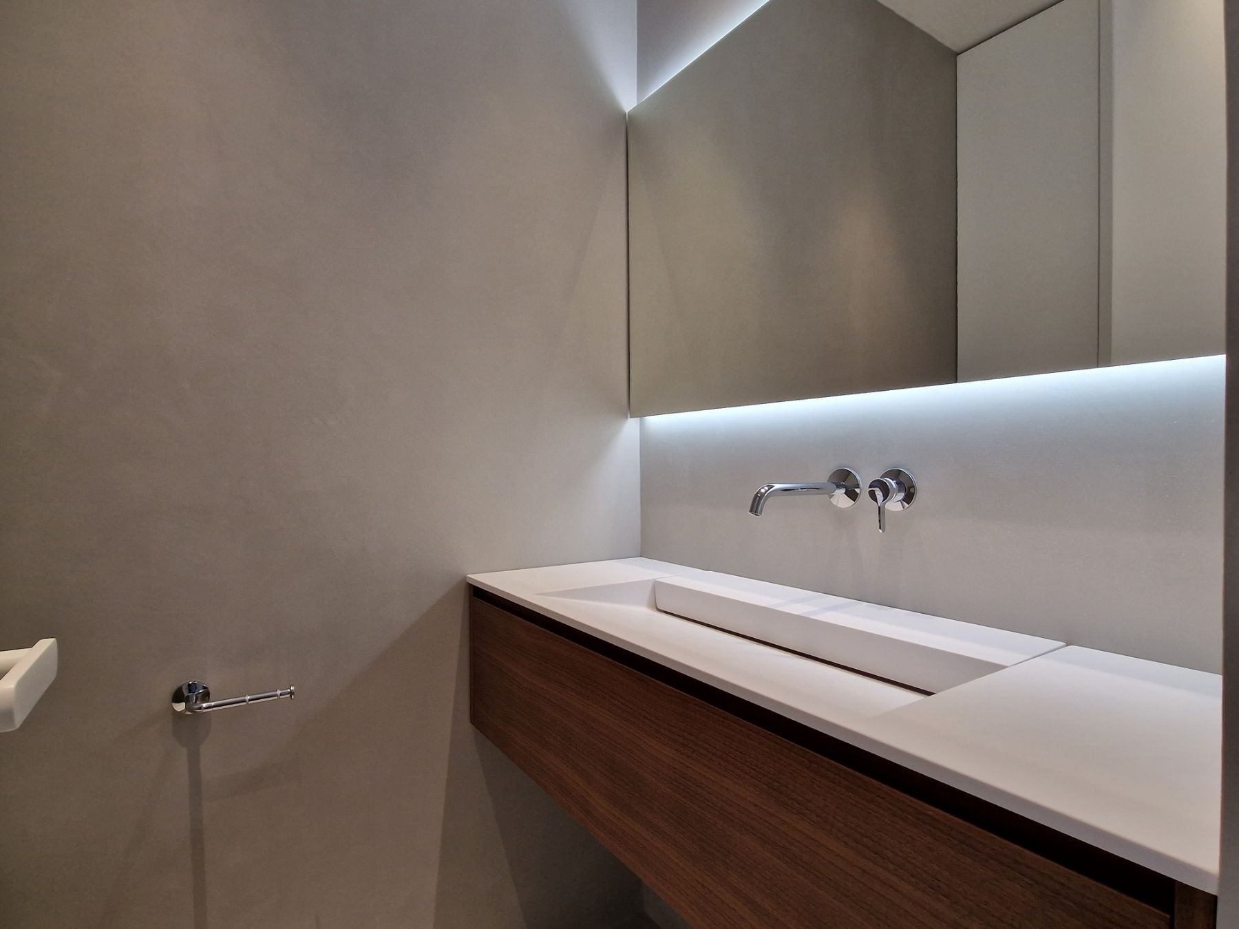 EKSKLUZIVAN TROSOBAN STAN (149m2) SA PANORAMSKIM POGLEDOM NA MORE I DVA PARKING MESTA NA SAMO 150 METARA OD MORA.GOSPOSTINA -BUDVA - Amfora Real Estate