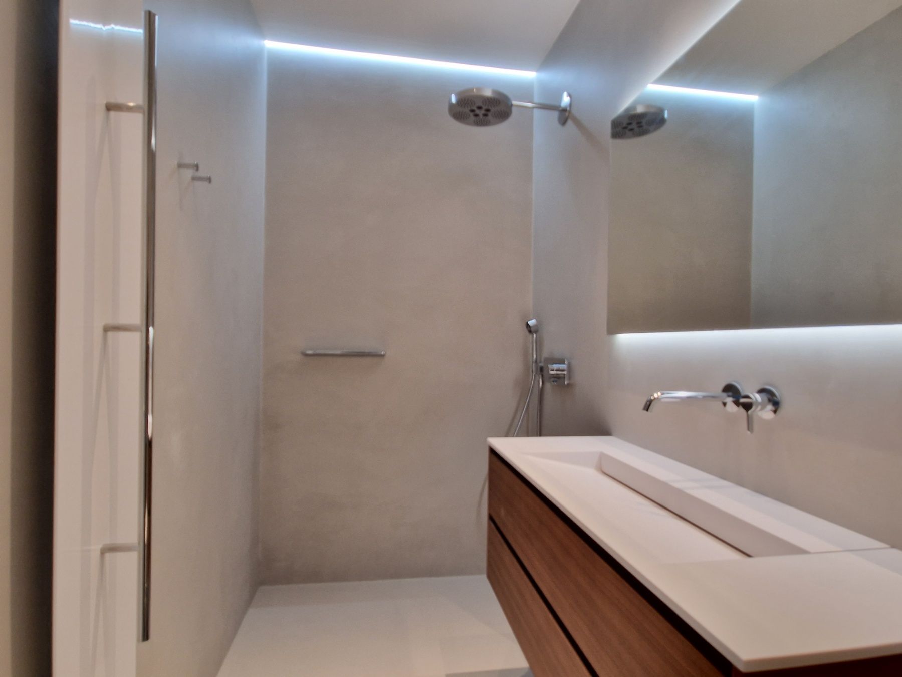 EKSKLUZIVAN TROSOBAN STAN (149m2) SA PANORAMSKIM POGLEDOM NA MORE I DVA PARKING MESTA NA SAMO 150 METARA OD MORA.GOSPOSTINA -BUDVA - Amfora Real Estate