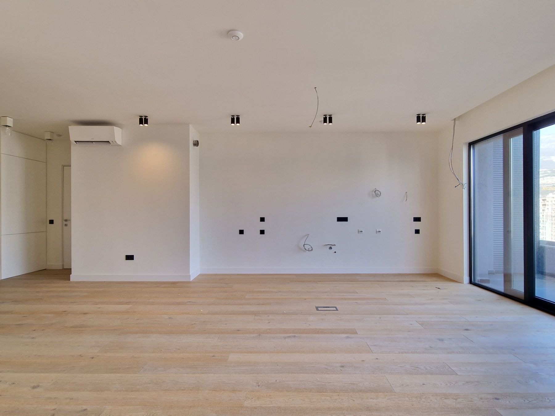 EKSKLUZIVAN TROSOBAN STAN (149m2) SA PANORAMSKIM POGLEDOM NA MORE I DVA PARKING MESTA NA SAMO 150 METARA OD MORA.GOSPOSTINA -BUDVA - Amfora Real Estate