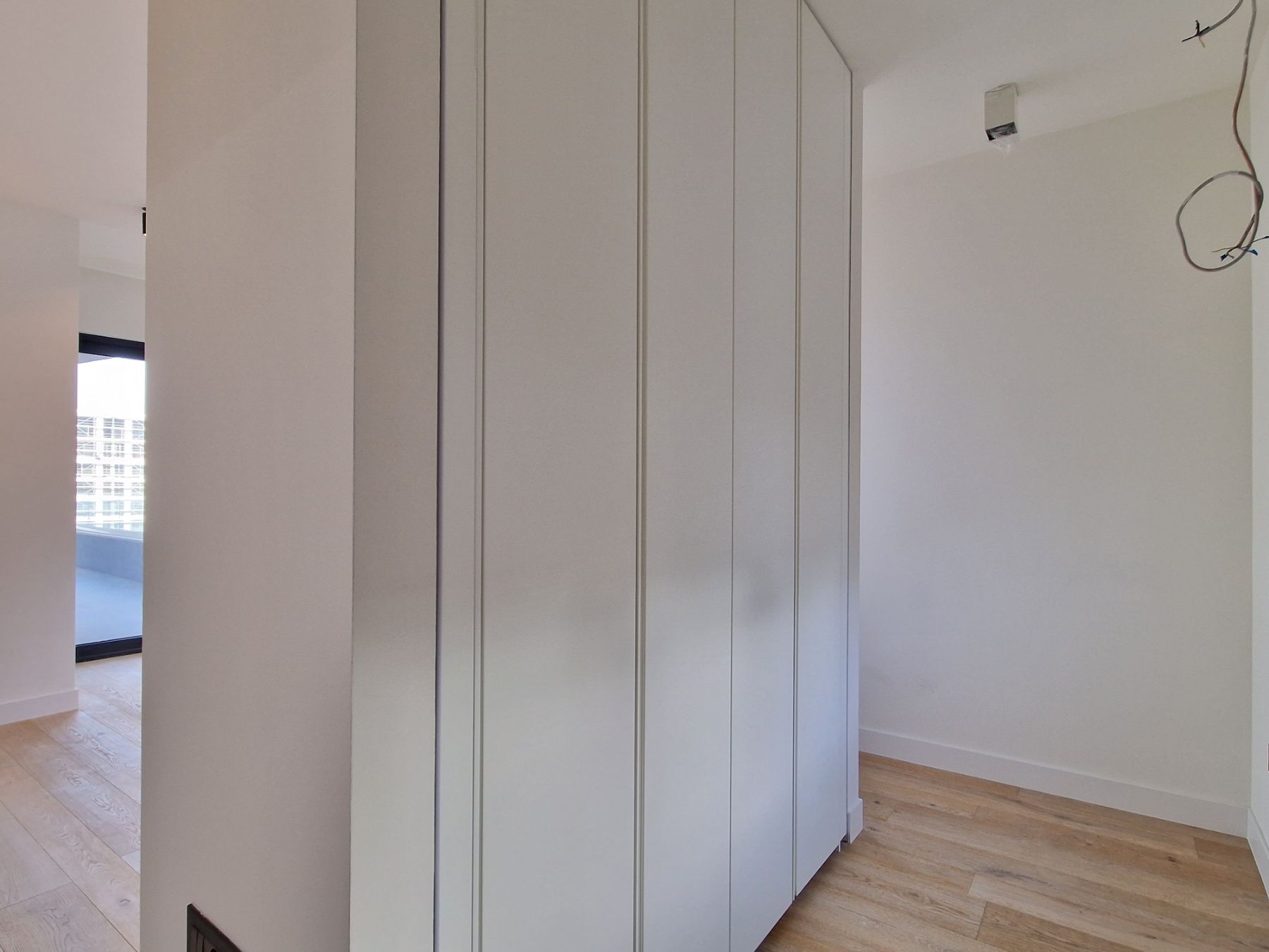 EKSKLUZIVAN TROSOBAN STAN (149m2) SA PANORAMSKIM POGLEDOM NA MORE I DVA PARKING MESTA NA SAMO 150 METARA OD MORA.GOSPOSTINA -BUDVA - Amfora Real Estate