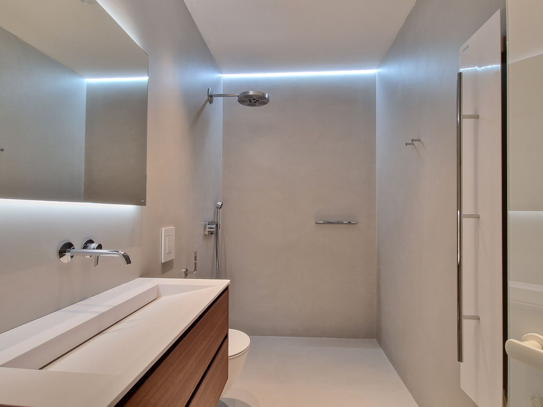 EKSKLUZIVAN TROSOBAN STAN (149m2) SA PANORAMSKIM POGLEDOM NA MORE I DVA PARKING MESTA NA SAMO 150 METARA OD MORA.GOSPOSTINA -BUDVA - Amfora Real Estate