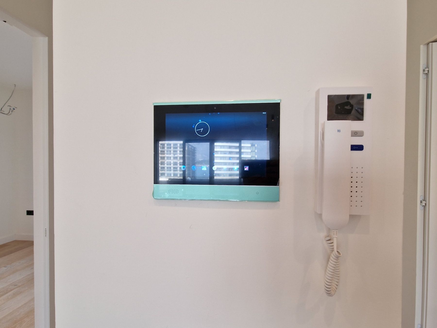 EKSKLUZIVAN TROSOBAN STAN (149m2) SA PANORAMSKIM POGLEDOM NA MORE I DVA PARKING MESTA NA SAMO 150 METARA OD MORA.GOSPOSTINA -BUDVA - Amfora Real Estate