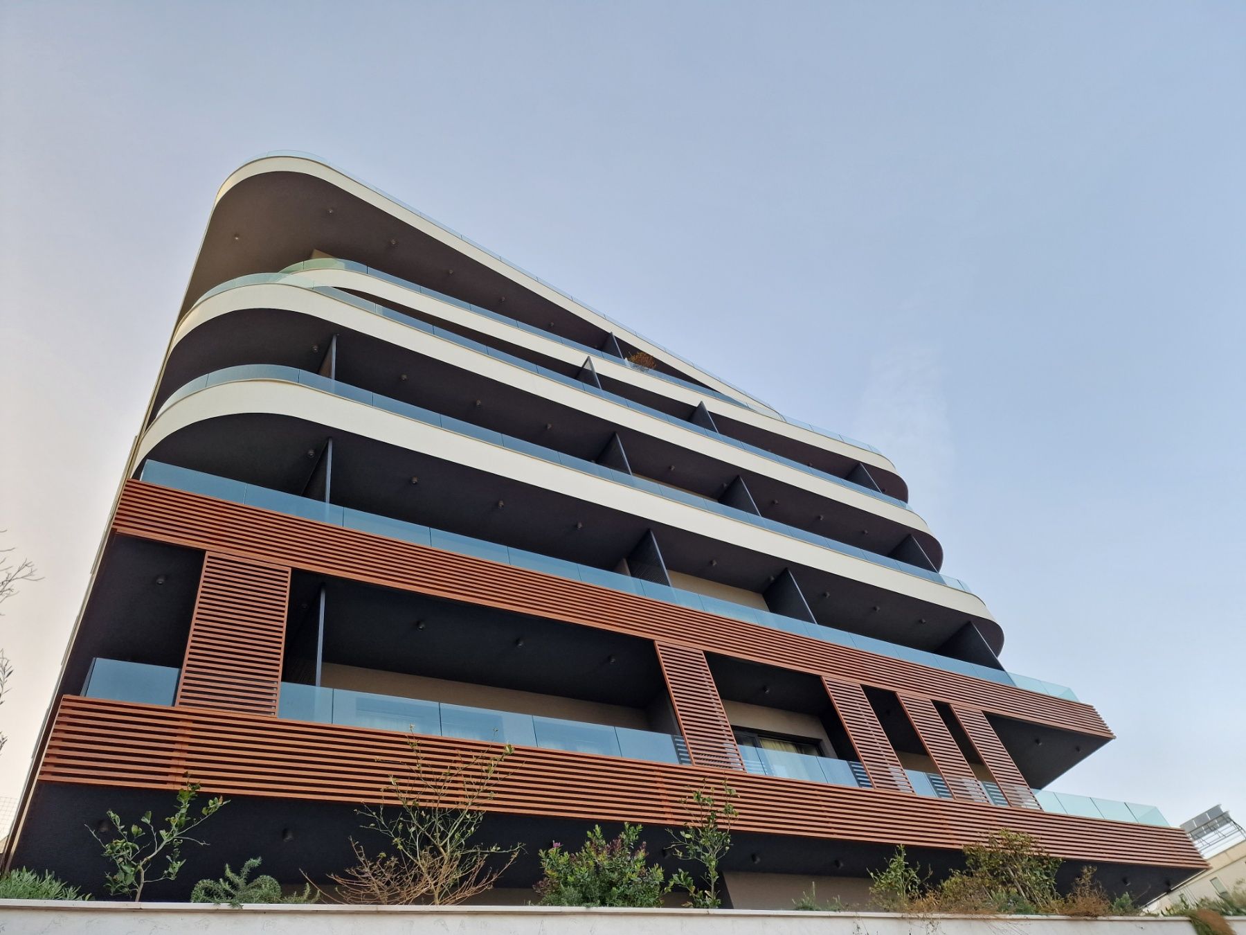 EKSKLUZIVAN TROSOBAN STAN (149m2) SA PANORAMSKIM POGLEDOM NA MORE I DVA PARKING MESTA NA SAMO 150 METARA OD MORA.GOSPOSTINA -BUDVA - Amfora Real Estate