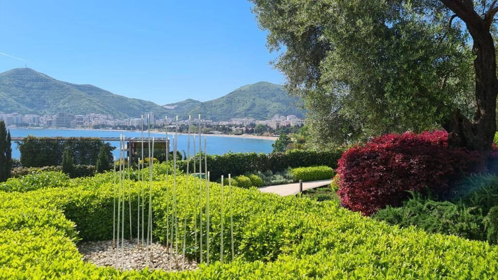 Luksuzan jednosoban stan 100m2 sa panoramskim pogledom na more u luksuznom kompleksu «Dukley Gardens» Budva - Amfora Real Estate