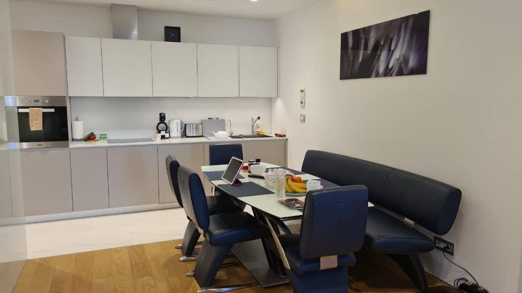 Luksuzan jednosoban stan 100m2 sa panoramskim pogledom na more u luksuznom kompleksu «Dukley Gardens» Budva - Amfora Real Estate