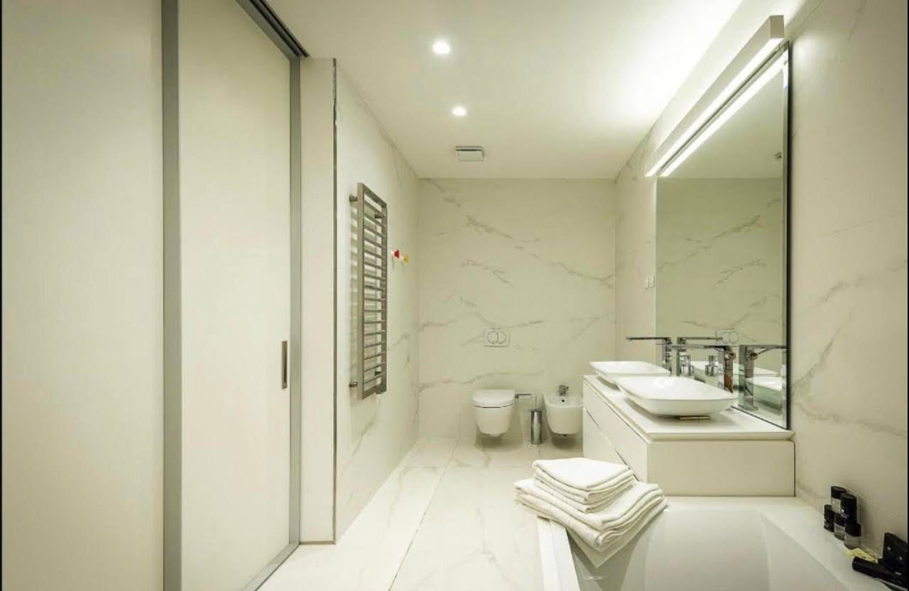 Luksuzan dvosoban stan 157m2 sa jacuzzi kadom i pogledom na more u rezidencijalnom kompleksu DUKLEY GARDENS,Zavala. - Amfora Real Estate