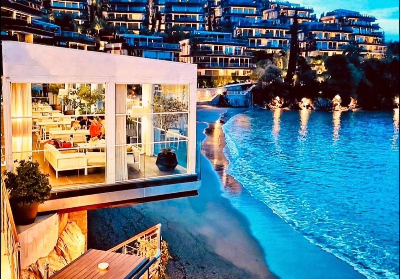 Luksuzan dvosoban stan 177m2 sa otvorenim  pogledom na more u rezidencijalnom kompleksu DUKLEY GARDENS,BUDVA. - Amfora Real Estate