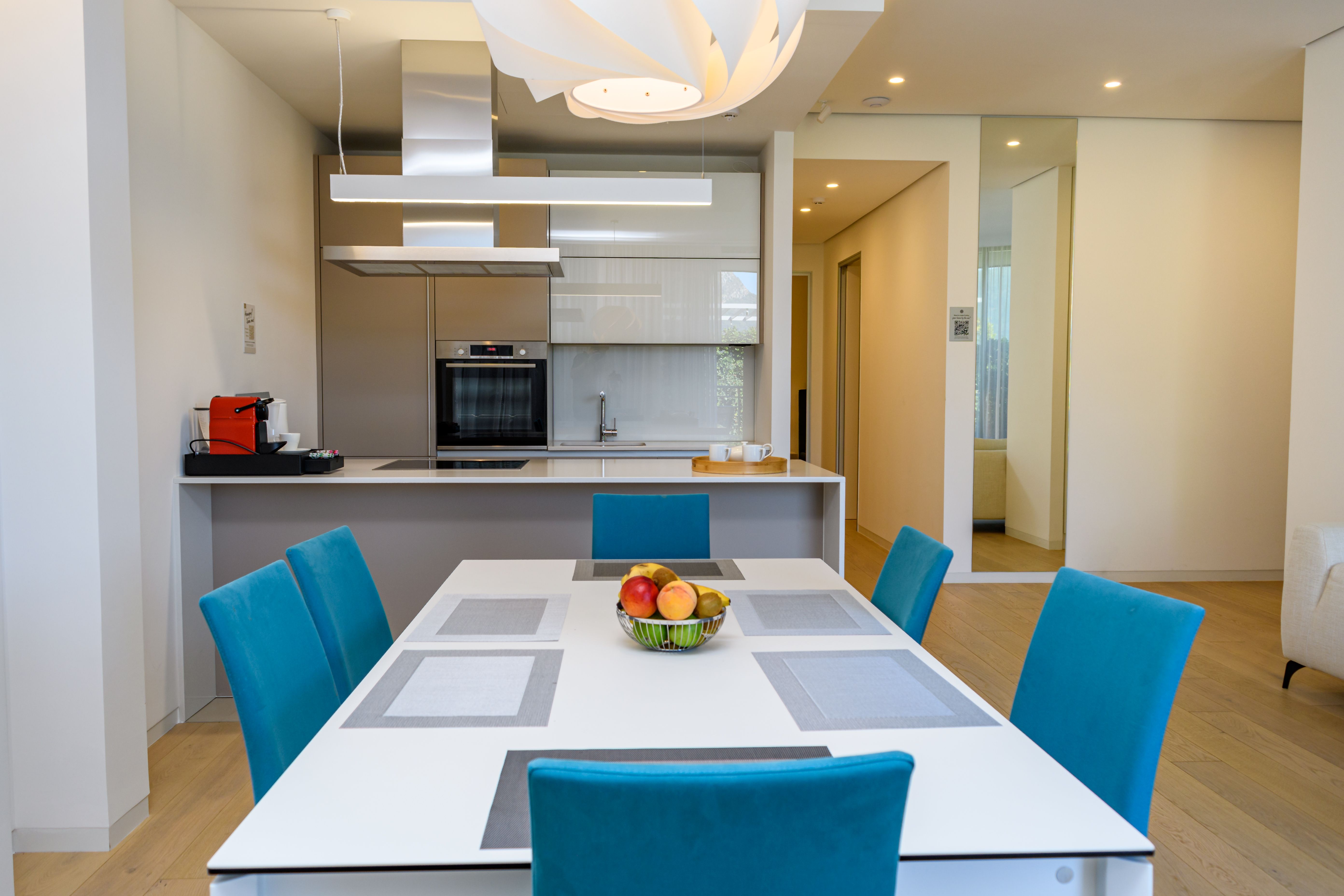 Luksuzan dvosoban stan 146m2 sa bočnim pogledom na more u rezidencijalnom kompleksu DUKLEY GARDENS ,BUDVA. - Amfora Real Estate