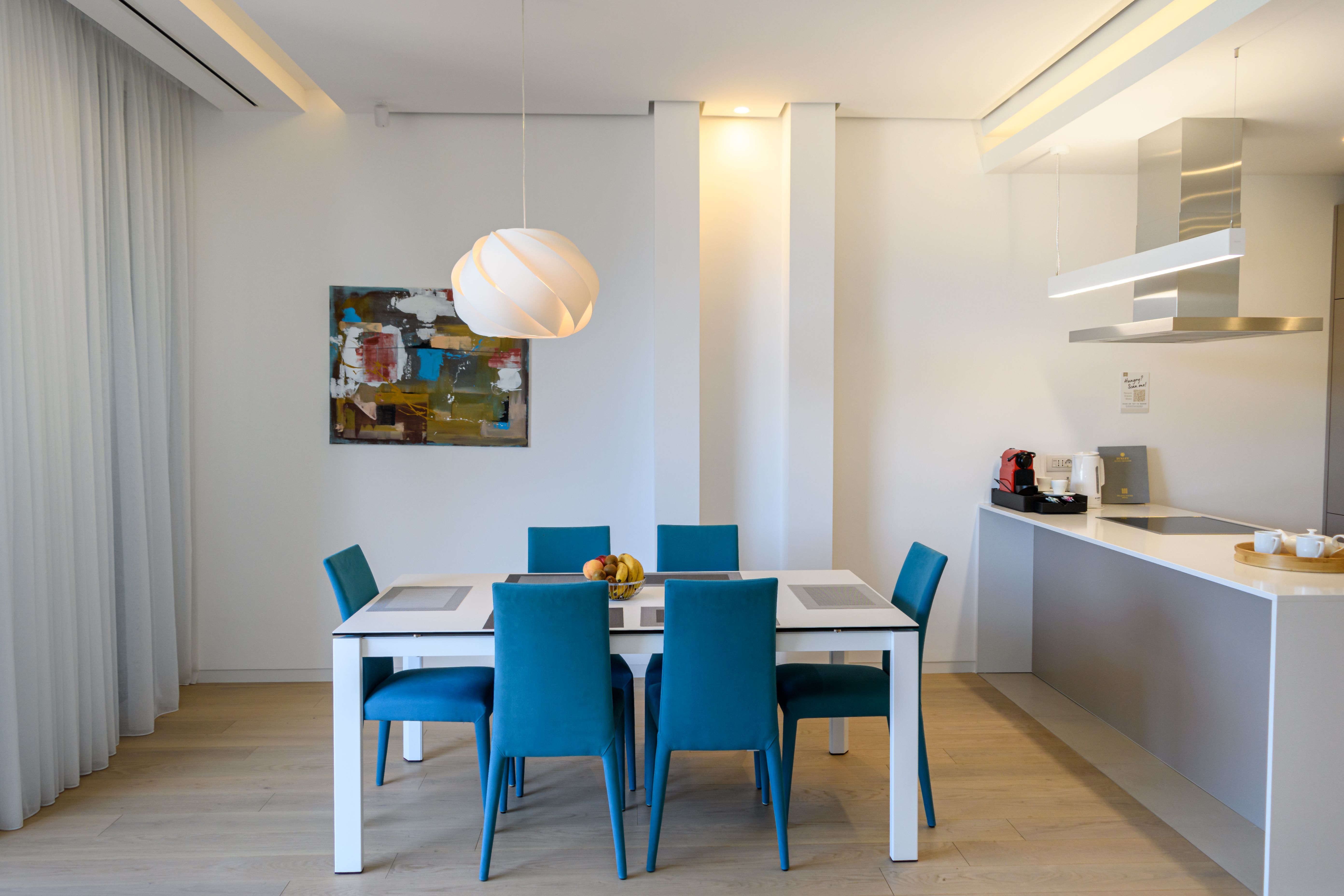 Luksuzan dvosoban stan 146m2 sa bočnim pogledom na more u rezidencijalnom kompleksu DUKLEY GARDENS ,BUDVA. - Amfora Real Estate