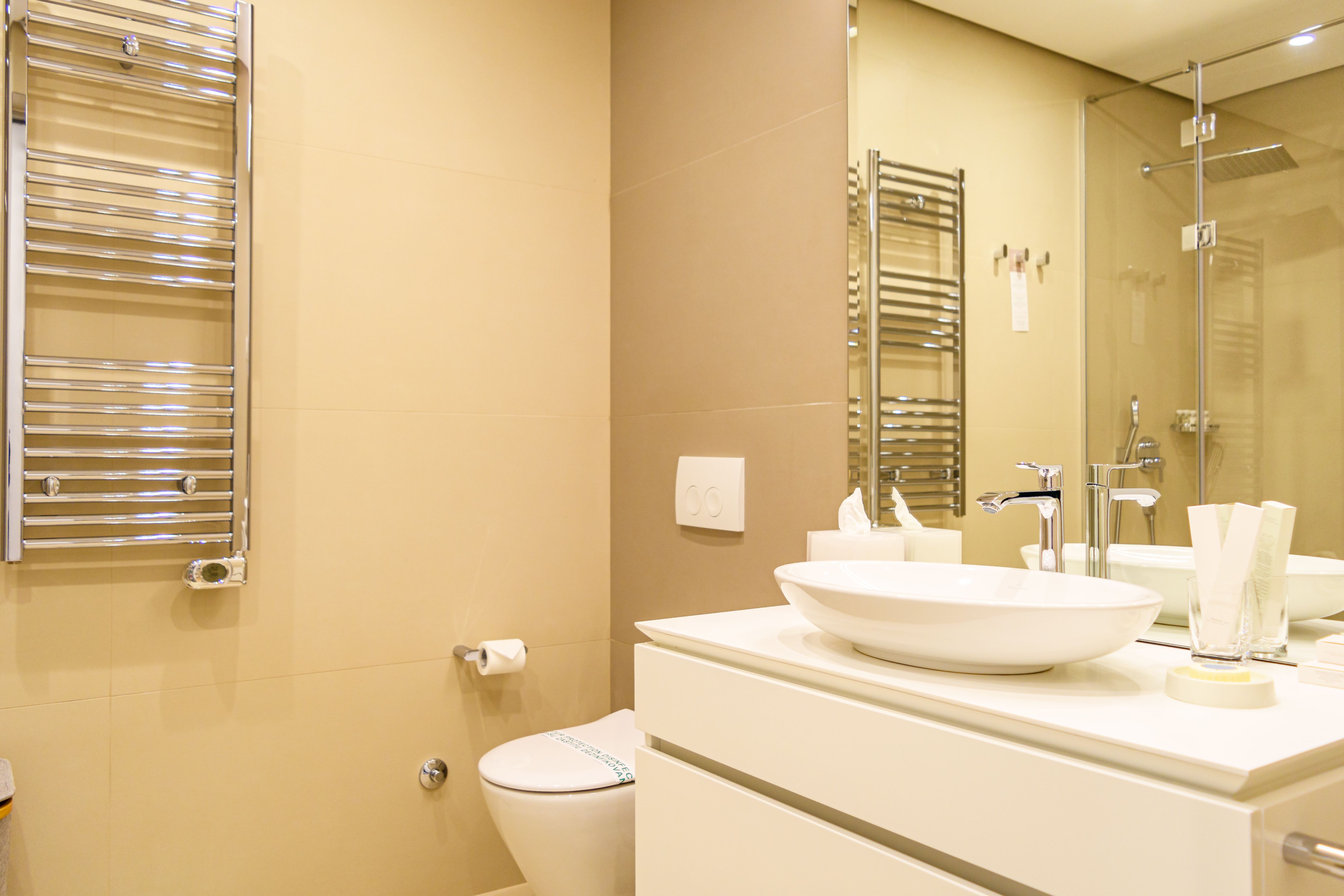 Luksuzan dvosoban stan 146m2 sa bočnim pogledom na more u rezidencijalnom kompleksu DUKLEY GARDENS ,BUDVA. - Amfora Real Estate