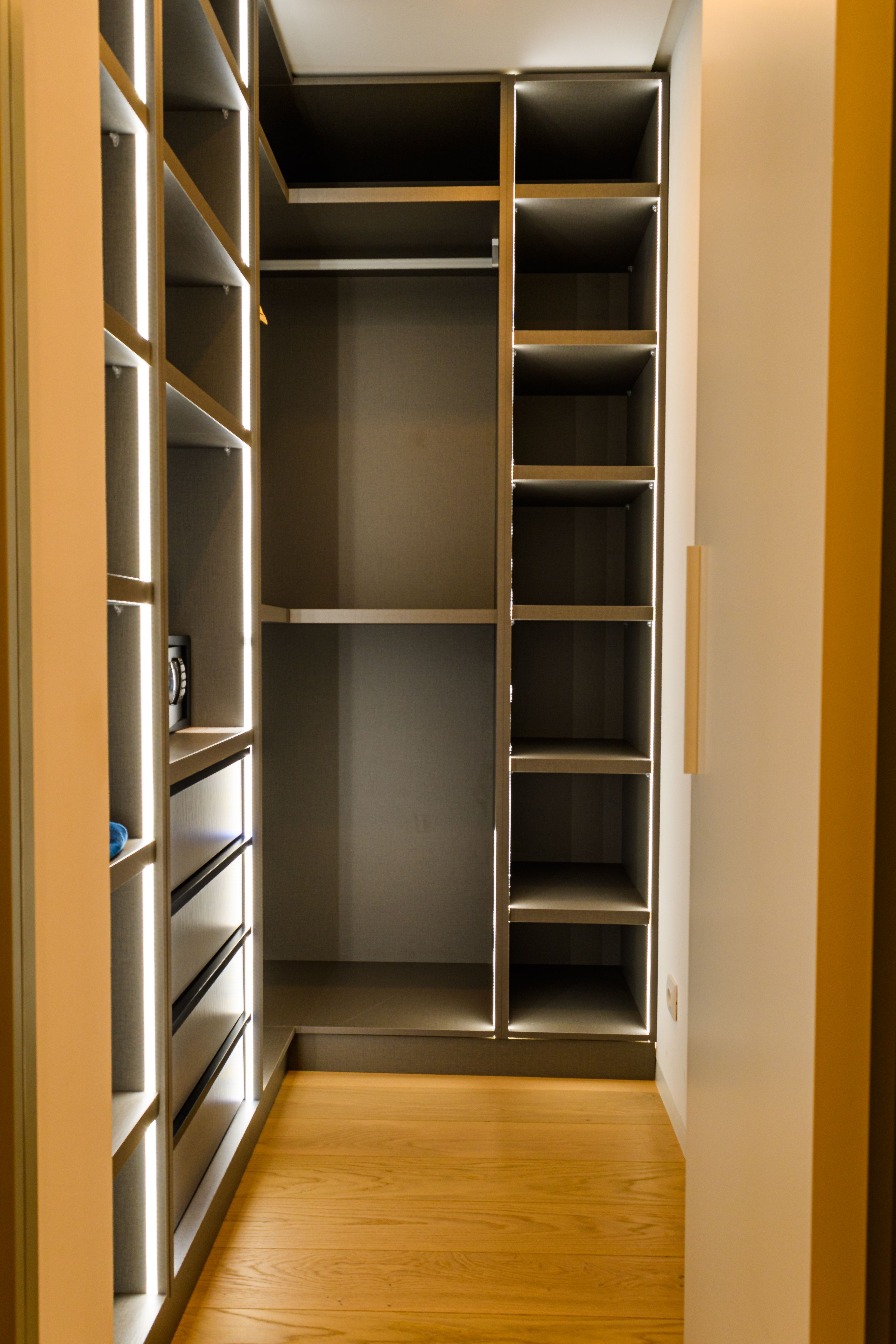 BUDVA,DUKLEY GARDENS-Dvosoban stan 172m2 sa pogledom na more (Mogucnost placanja u Kriptovalutama) - Amfora Real Estate