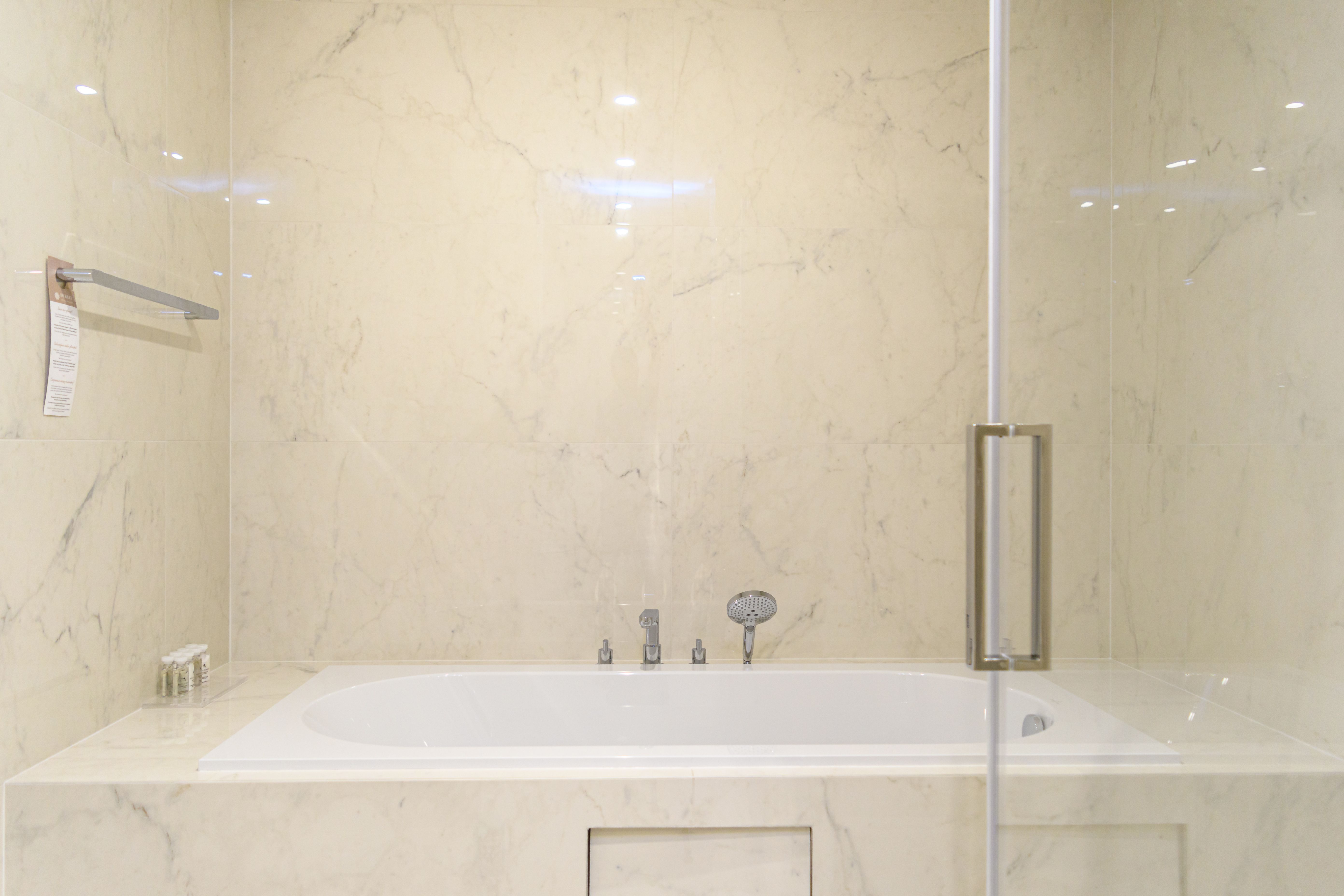 BUDVA,DUKLEY GARDENS-Dvosoban stan 172m2 sa pogledom na more (Mogucnost placanja u Kriptovalutama) - Amfora Real Estate