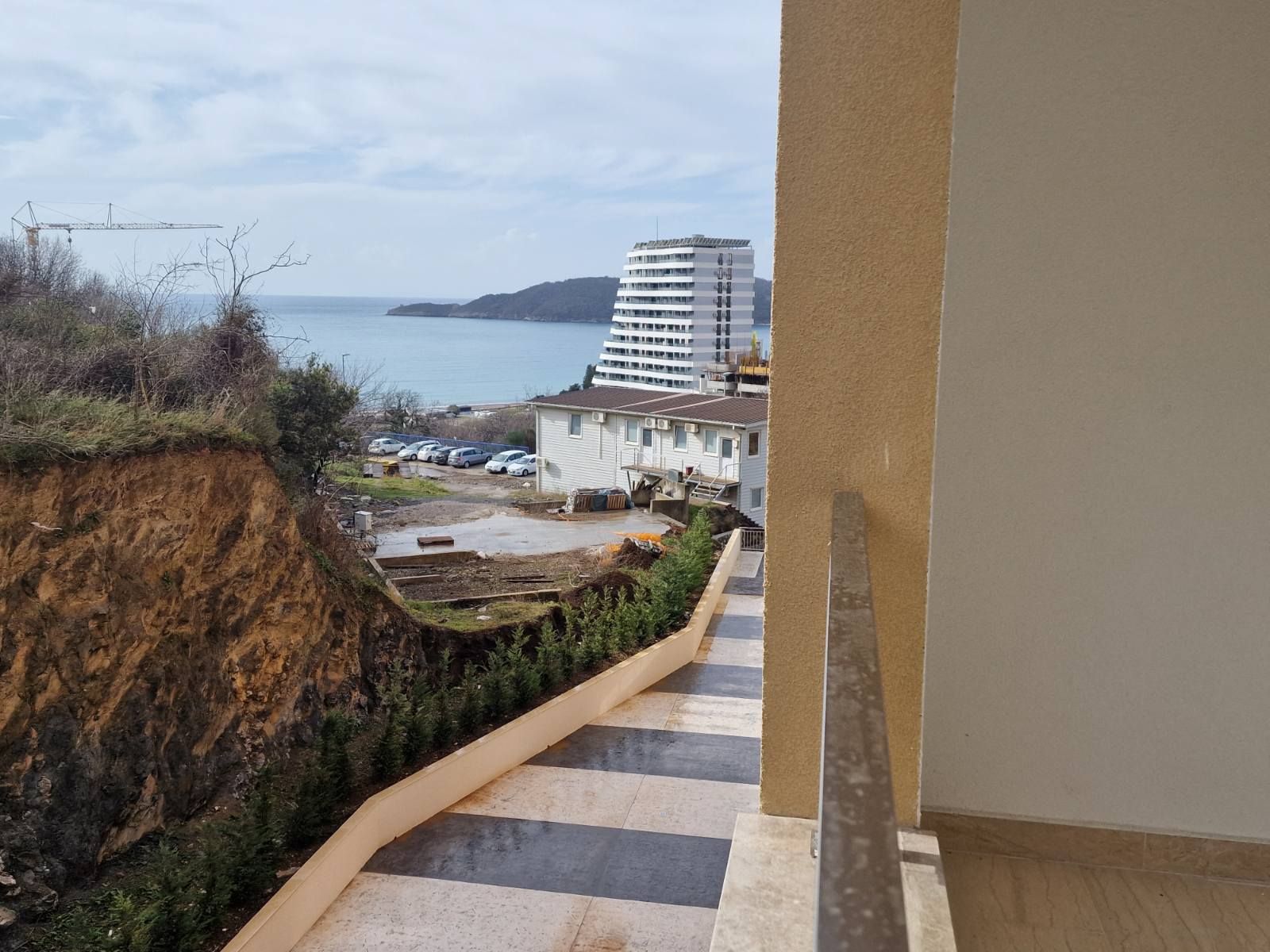 Nov moderno opremljen jednosoban stan 46m2 u novoj stambenoj zgradi sa pogledom na more,Becici - Hitna prodaja! - Amfora Real Estate