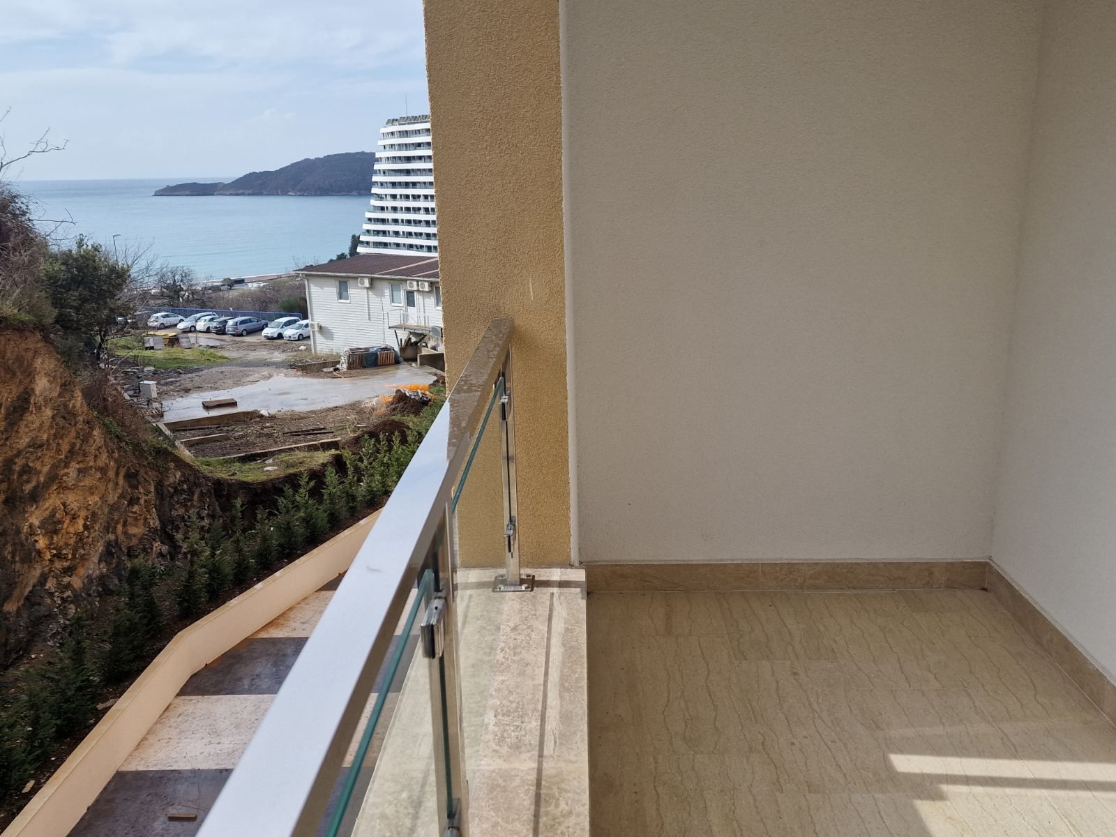 Nov moderno opremljen jednosoban stan 46m2 u novoj stambenoj zgradi sa pogledom na more,Becici - Hitna prodaja! - Amfora Real Estate