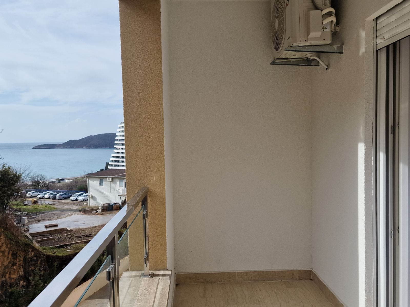 Nov moderno opremljen jednosoban stan 46m2 u novoj stambenoj zgradi sa pogledom na more,Becici - Hitna prodaja! - Amfora Real Estate