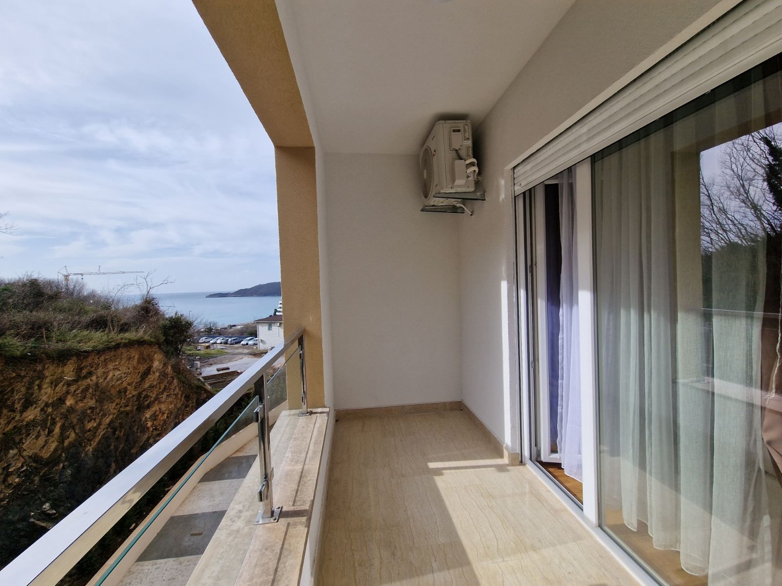 Nov moderno opremljen jednosoban stan 46m2 u novoj stambenoj zgradi sa pogledom na more,Becici - Hitna prodaja! - Amfora Real Estate