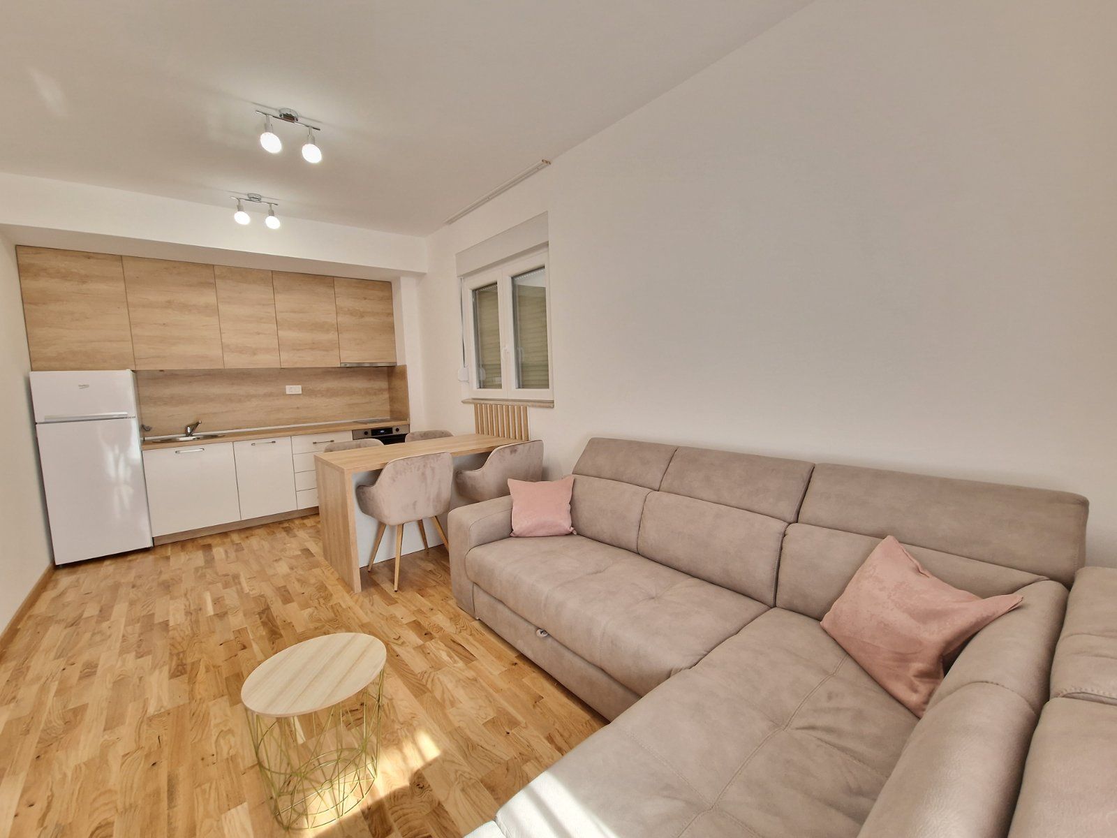 Nov moderno opremljen jednosoban stan 46m2 u novoj stambenoj zgradi sa pogledom na more,Becici - Hitna prodaja! - Amfora Real Estate