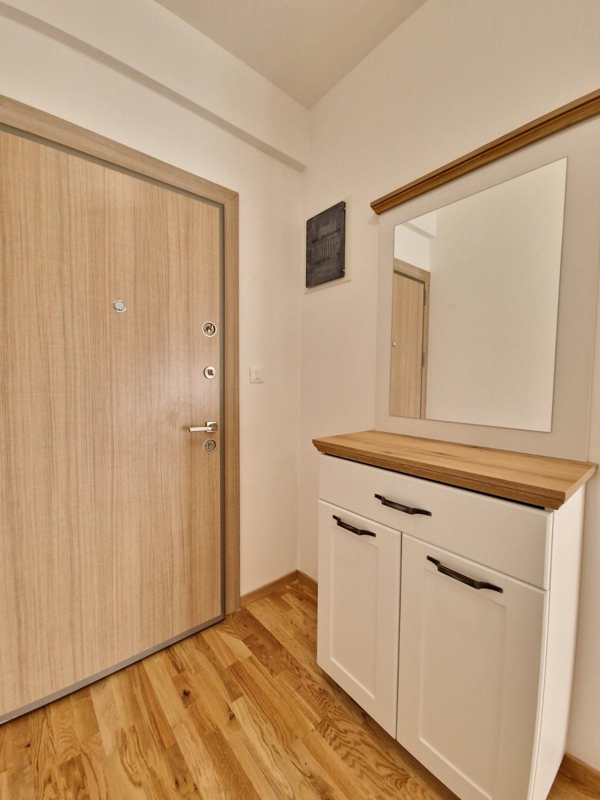 Nov moderno opremljen jednosoban stan 46m2 u novoj stambenoj zgradi sa pogledom na more,Becici - Hitna prodaja! - Amfora Real Estate