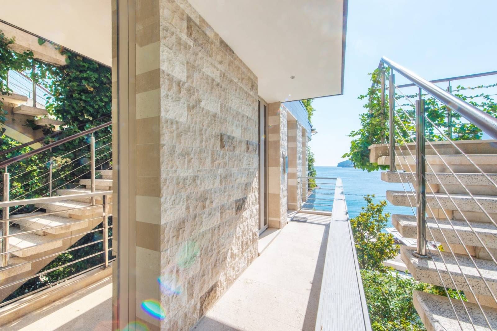 Prodaja luksuznog dvosobnog stana 156m² na prvoj liniji do mora sa panoramskim pogledom – Dukley Gardens, Budva - Amfora Real Estate