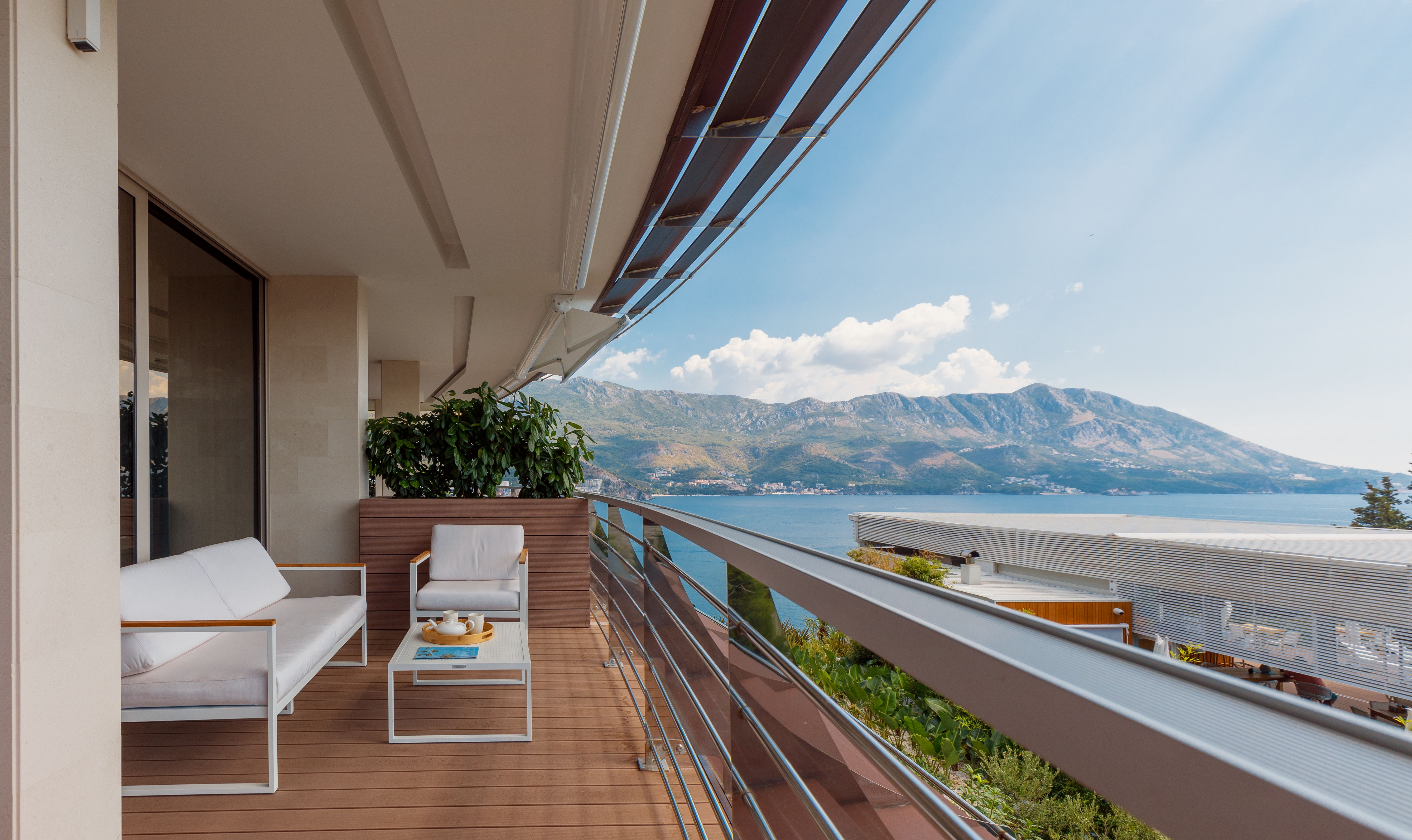 Luksuzan trosoban stan 180m2 sa pogledom na more u ekskluzivnom kompleksu DUKLEY GARDENS ,BUDVA. - Amfora Real Estate