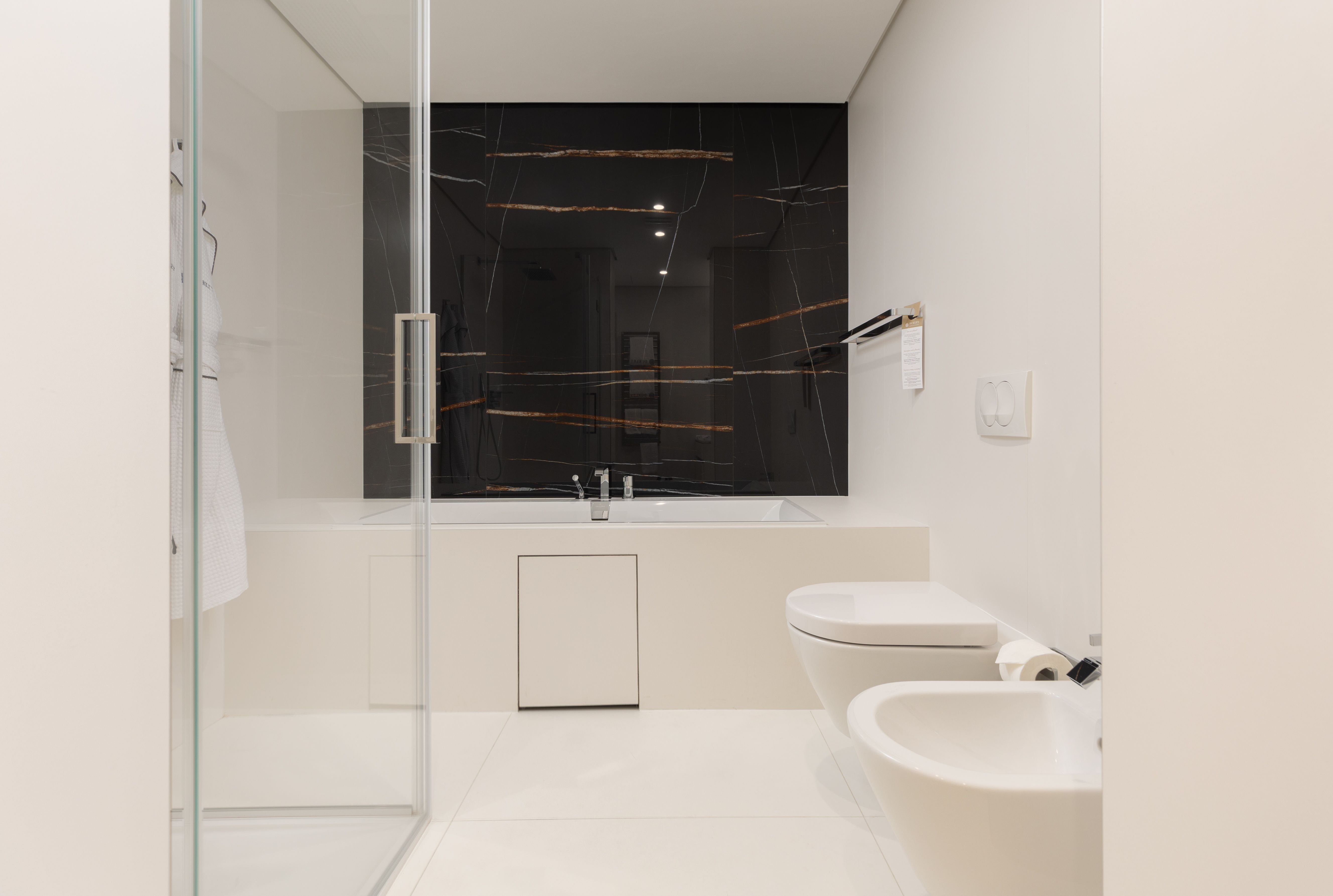 Luksuzan trosoban stan 180m2 sa pogledom na more u ekskluzivnom kompleksu DUKLEY GARDENS ,BUDVA. - Amfora Real Estate