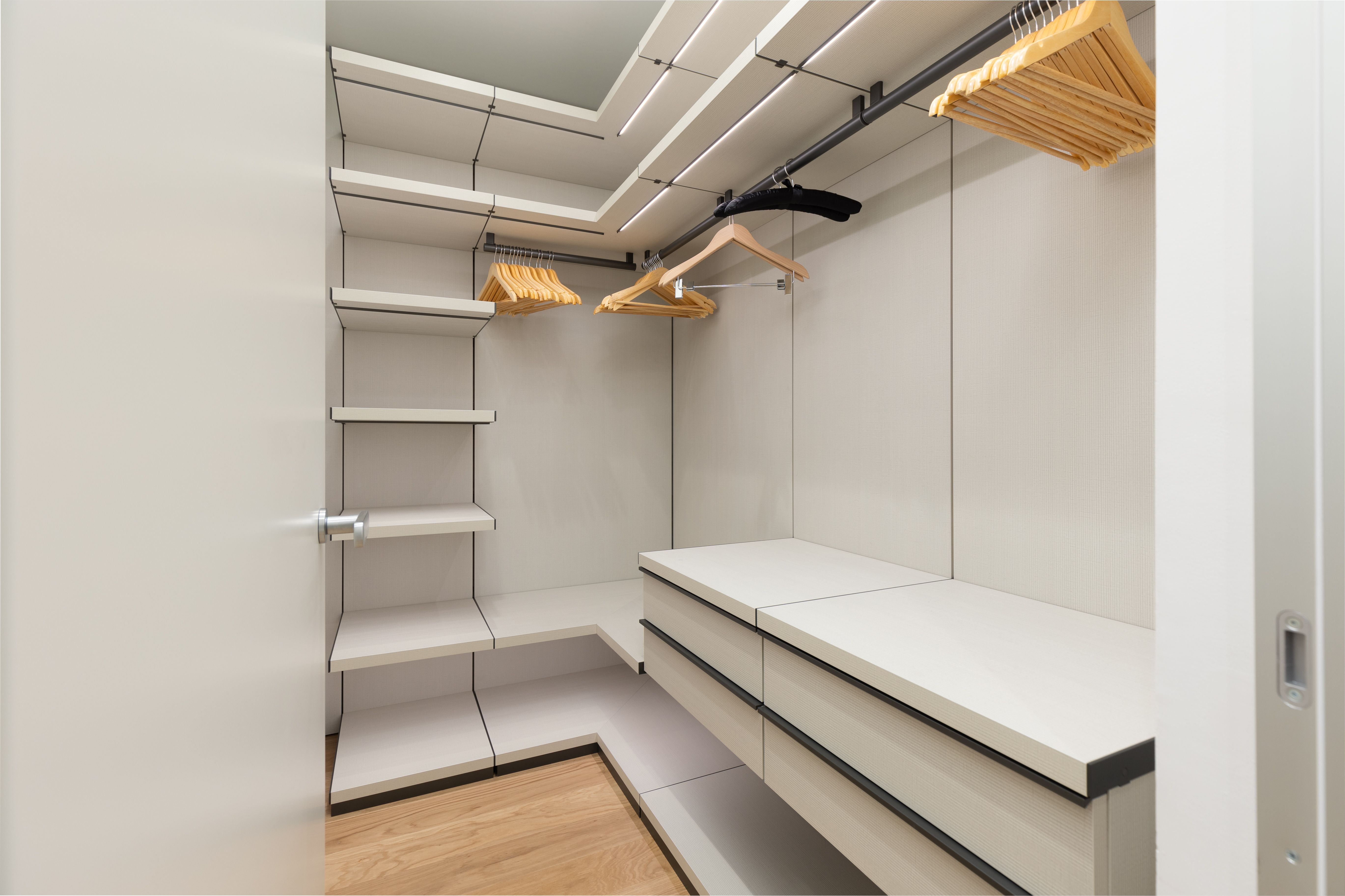 Luksuzan trosoban stan 180m2 sa pogledom na more u ekskluzivnom kompleksu DUKLEY GARDENS ,BUDVA. - Amfora Real Estate